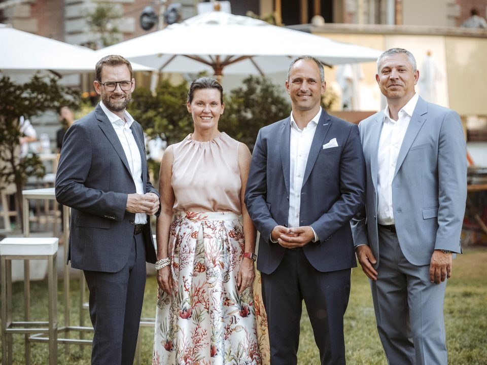 V.l.n.r.: Gerald Herndlhofer, Nicole Rumpler, Georg Stadlhofer (alle Geschäftsführung Drees & Sommer Österreich) und Marc Schömbs (Vorstand Drees & Sommer SE)
Credit: Nadine Studeny