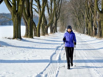 gesundes-bayern-winterwandern-allee-sonnenschein-slawomir-kruz